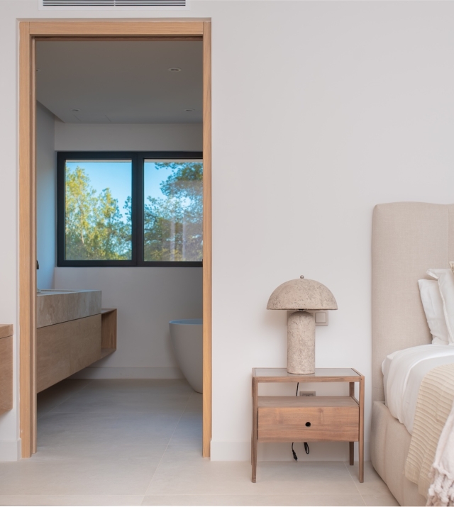 Resa Estates Ibiza villa te koop modern 1.bedroom side and bathroom.jpg